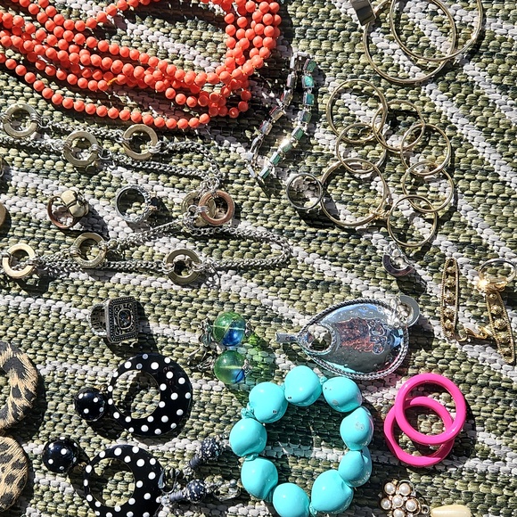 LOT Costume Jewelry - Picture 3 of 7